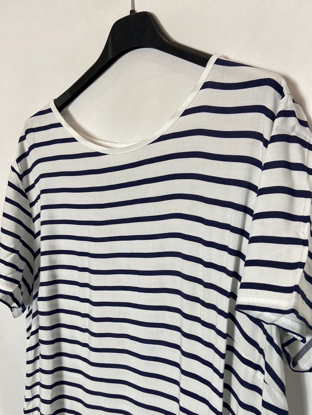 H&amp;M. Striped T-shirt S. 46
