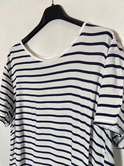 H&amp;M. Striped T-shirt S. 46
