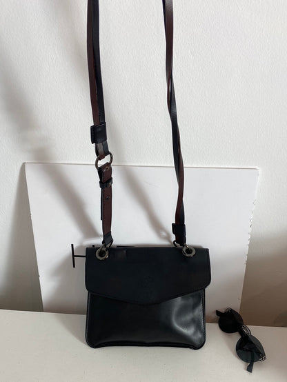 OTRAS. Bandolera negro piel