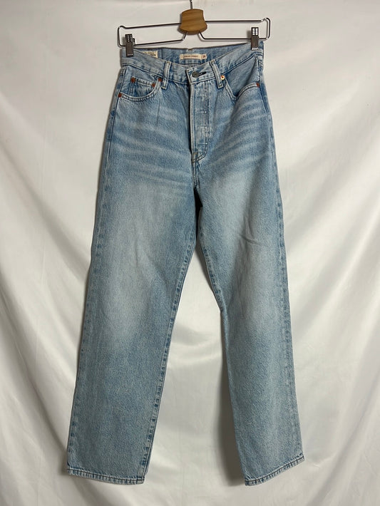 LEVI'S. Straight-leg button-down denim pants. Size 26 (36)