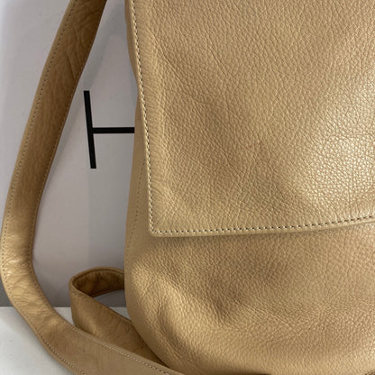 OTRAS. Bandolera piel beige