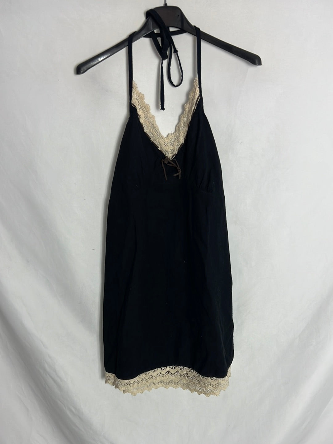 OTHER. Short black dress with crochet details. TL (M)