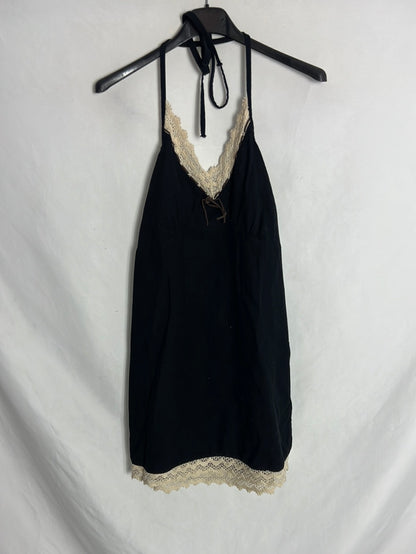 OTHER. Short black dress with crochet details. TL (M)