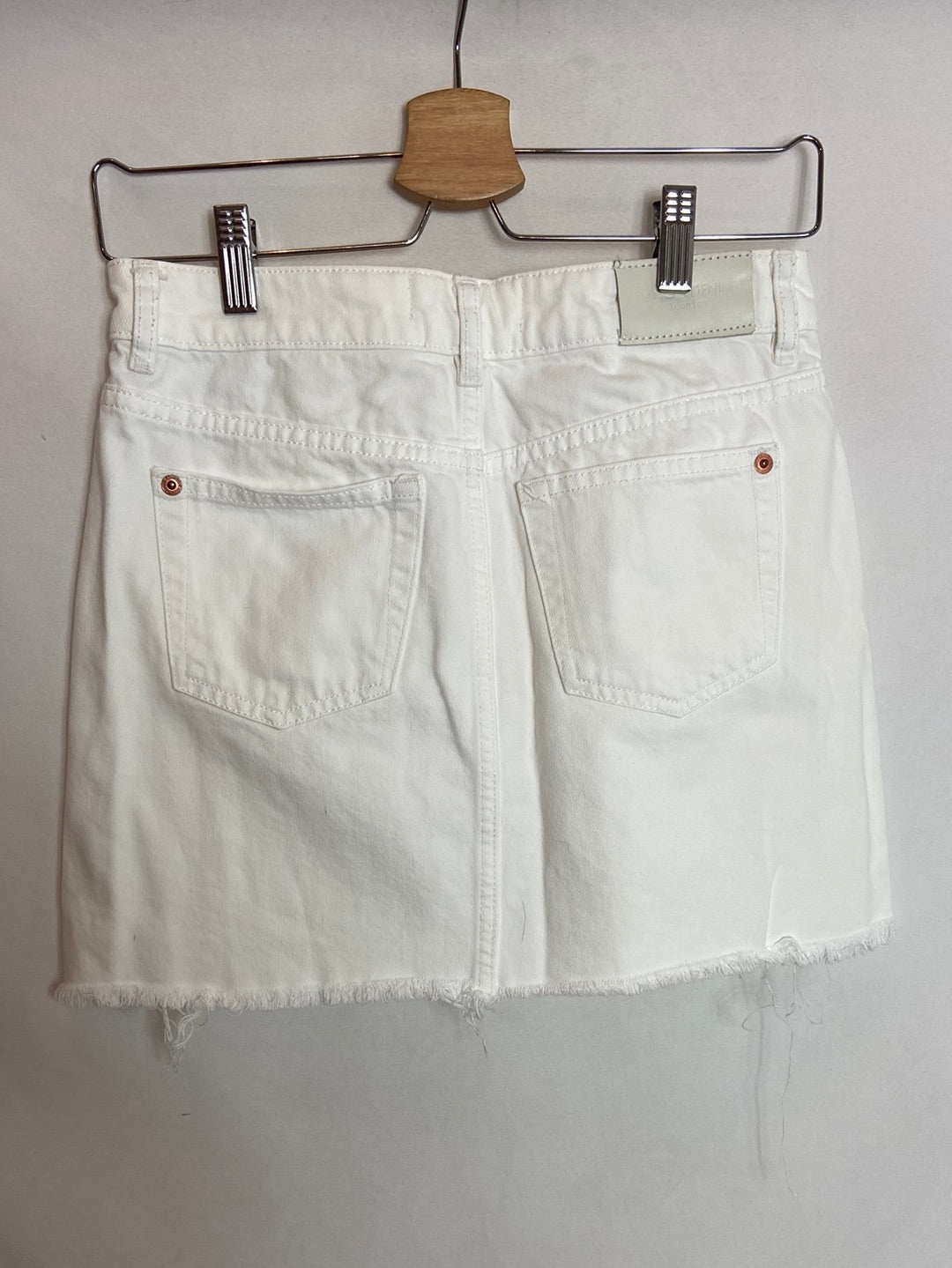 MANGO. Falda vaquera blanca. T.XS