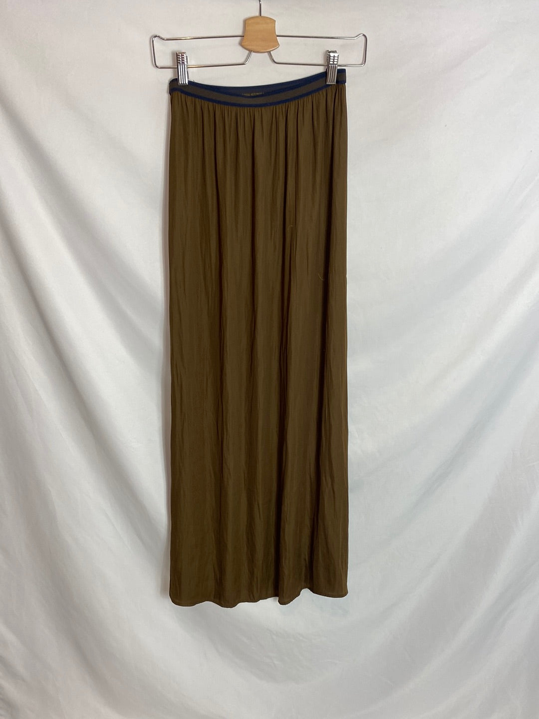ZARA. Falda larga satinada. T.S