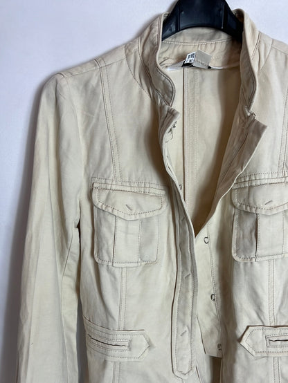 ZARA. Chaqueta beige corchetes. T XS