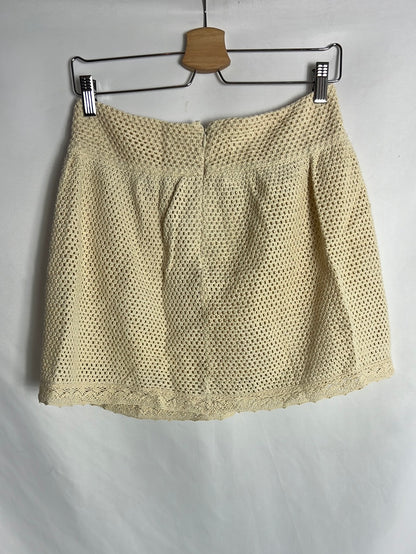 ZARA. Falda corta crochet beige. T XS