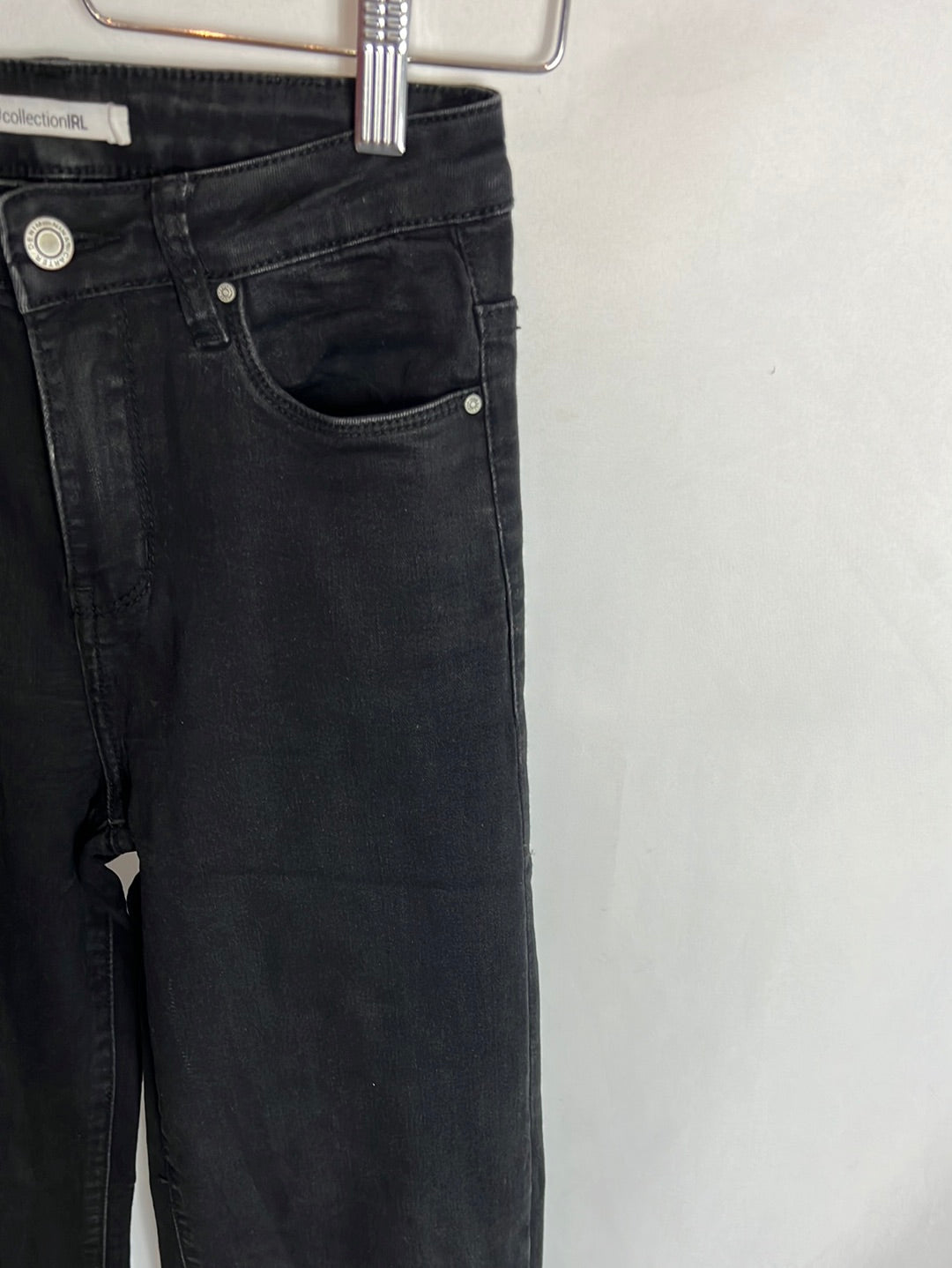 OTRAS. Jeans negro recto elástico. T.34