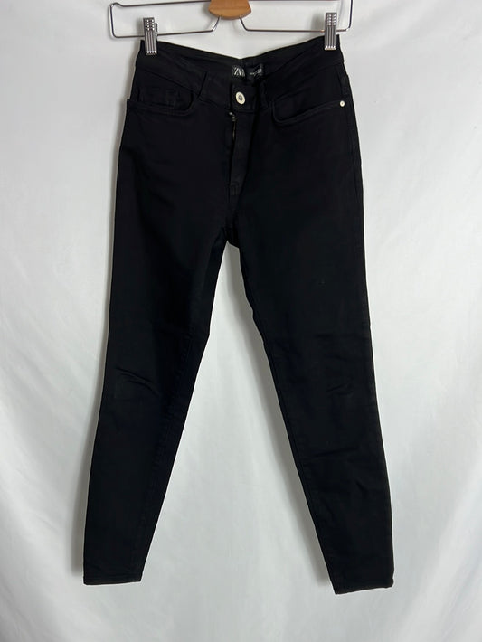 ZARA. Black skinny pants. Size 36