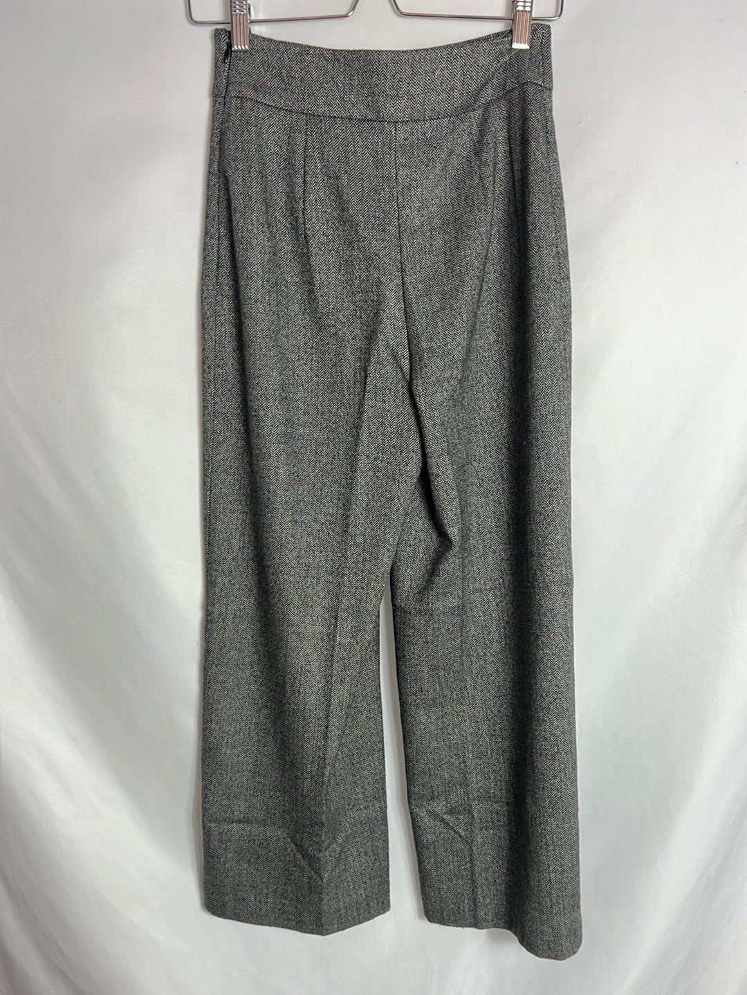 ZARA. Wide-leg grey herringbone trousers. XS