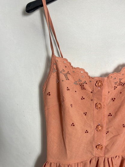 OTRAS. Vestido rosa troquelado detalle botones. T 40