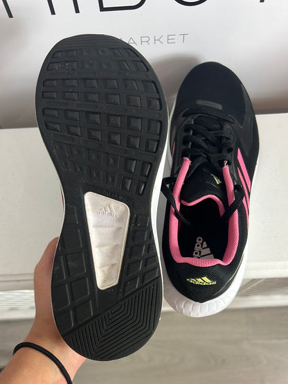 ADIDAS. Zapatillas negras detalles rosa T.39