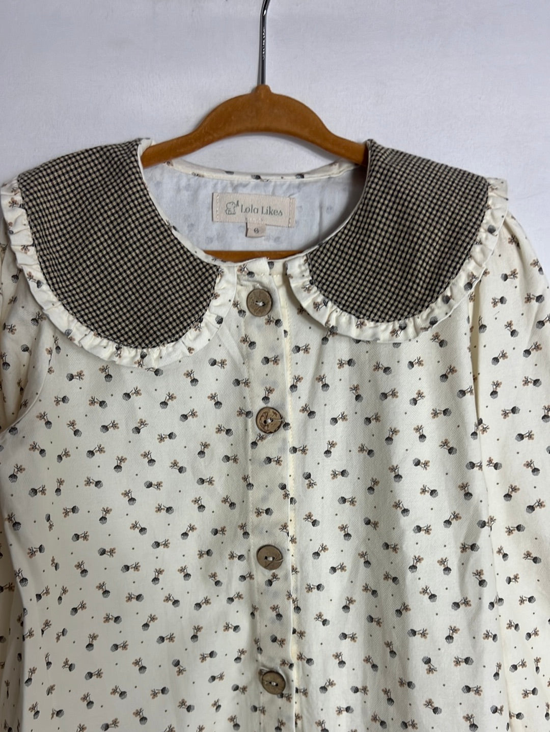 LOLA LIKES. Light beige floral blouse. Size 6 years.