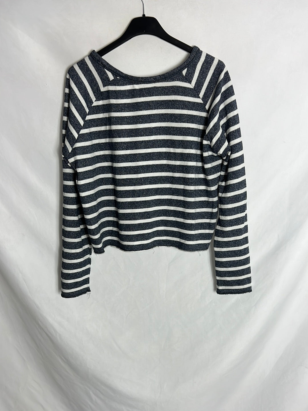 OYSHO. Sudadera azul rayas corta. T M