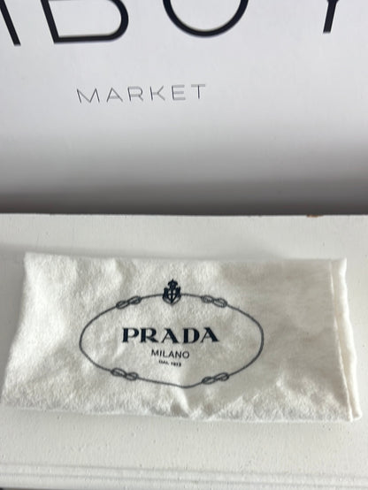 PRADA. Botines negros piel. T 37