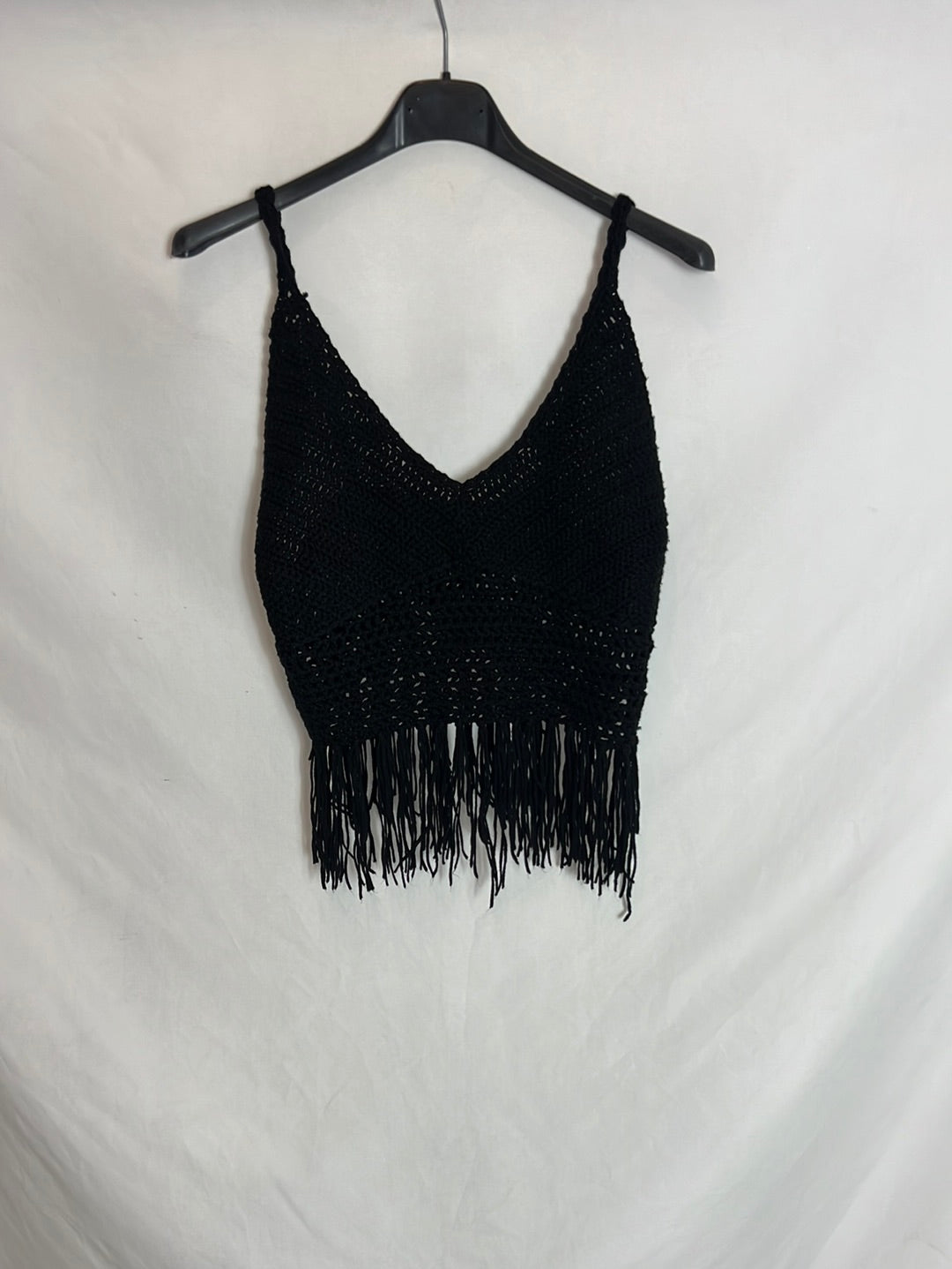 BIK BOK.  Crop top negro crochet. T S