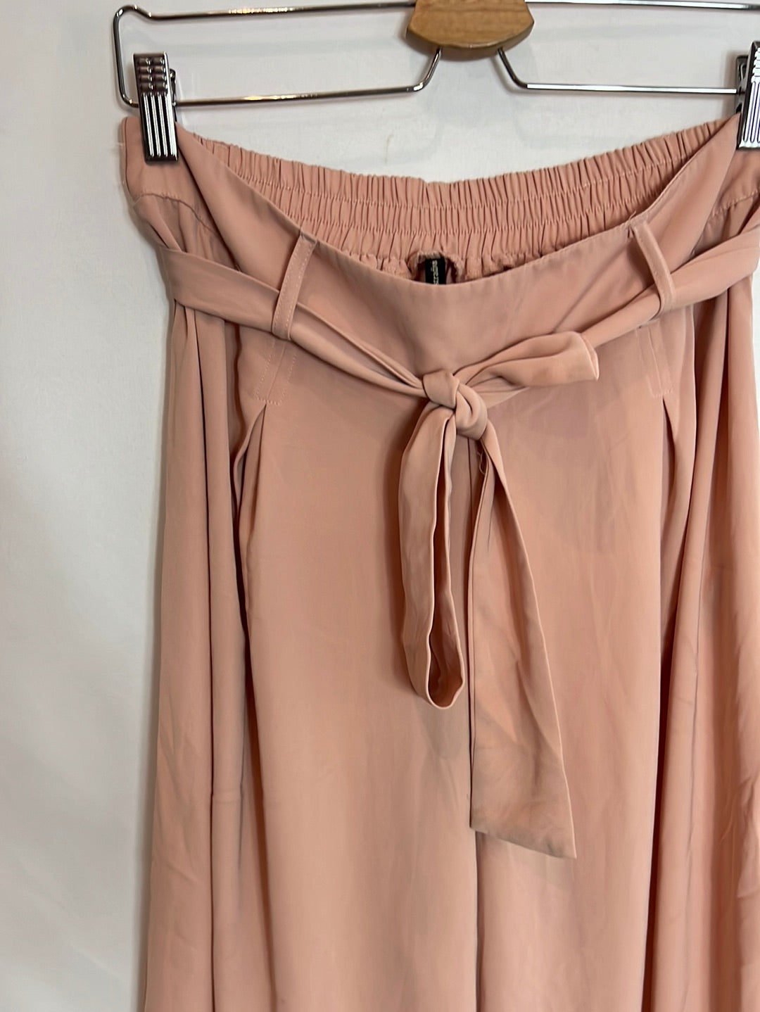 STRADIVARIUS. Pantalón rosa fluido T.l
