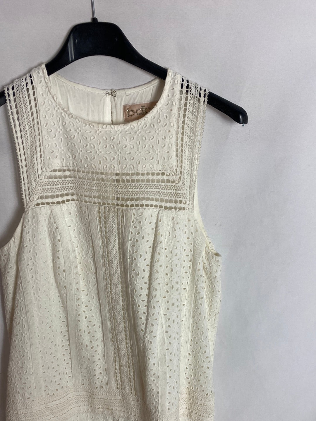 BDBA. Vestido midi blanco troquelado. T.38
