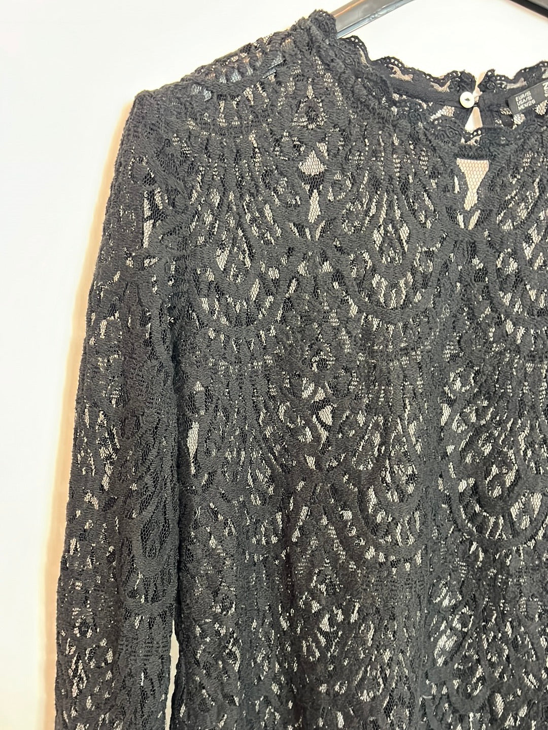 ZARA. Top encaje negro manga larga. T S