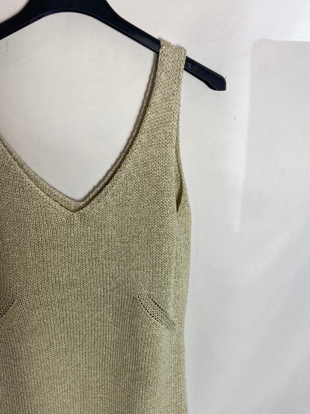 MANGO. Camiseta tirantes punto dorado T.s