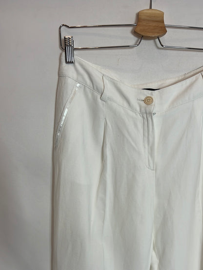 YERA. Flowy white pleated trousers. Size 40