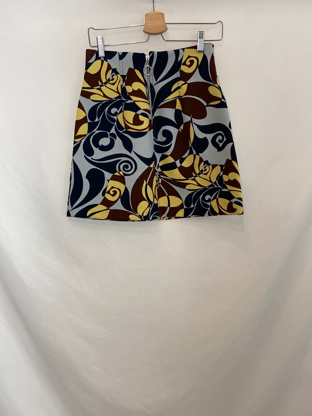 ZARA. Falda corta estampada T.S