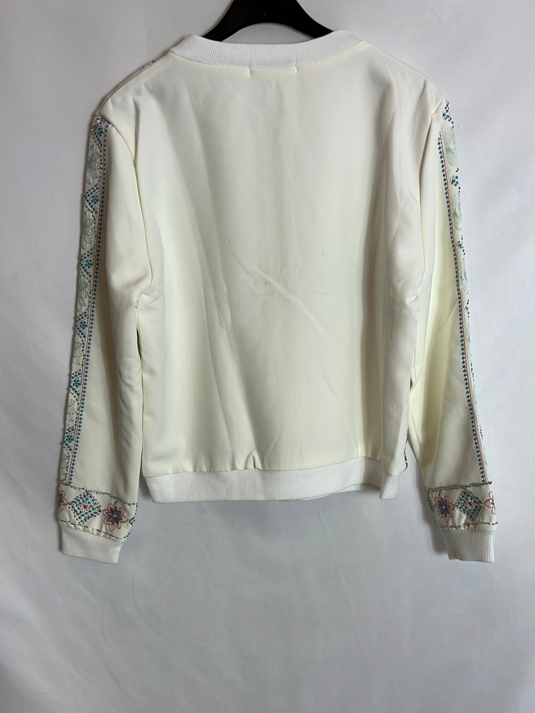 GOLDEN LIVE. Bomber blanca bordada T.s