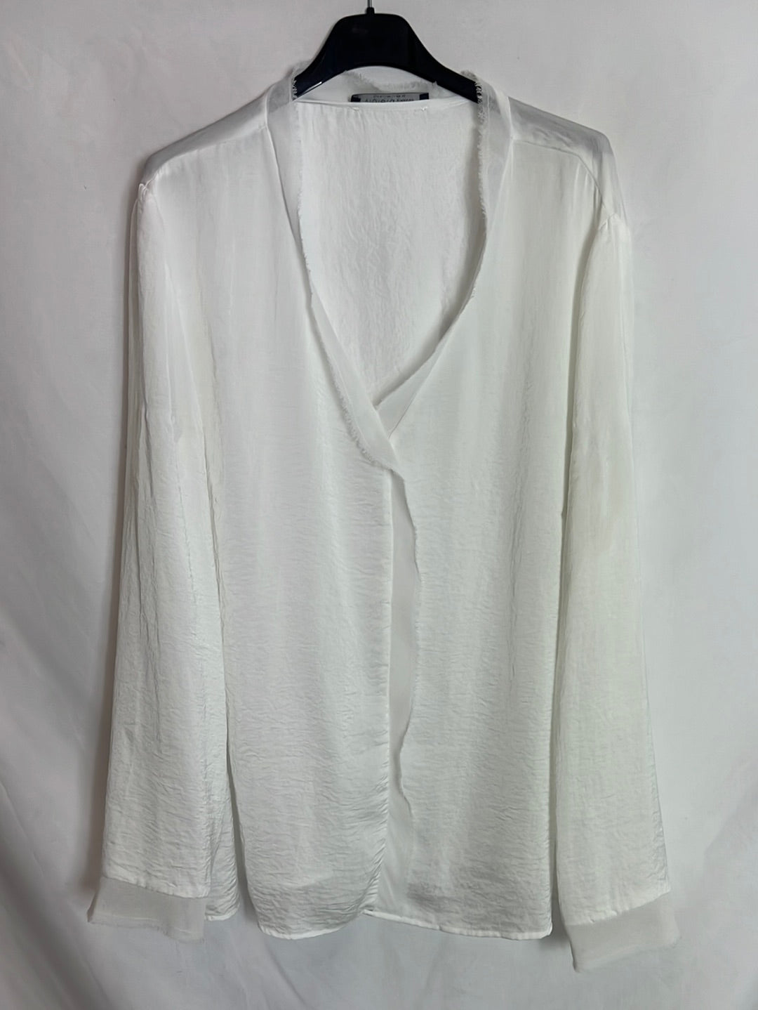 VOLIETA BY MANGO. White wrap blouse with collar and cuff details. Size XL