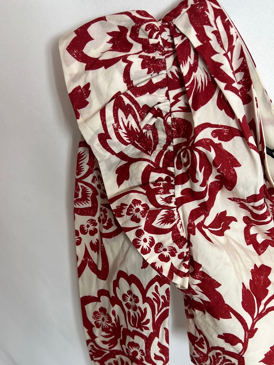 ZARA. Beige floral crop top T.xs