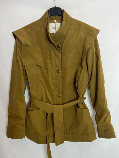 INTROPIA. Khaki green quilted jacket. TS