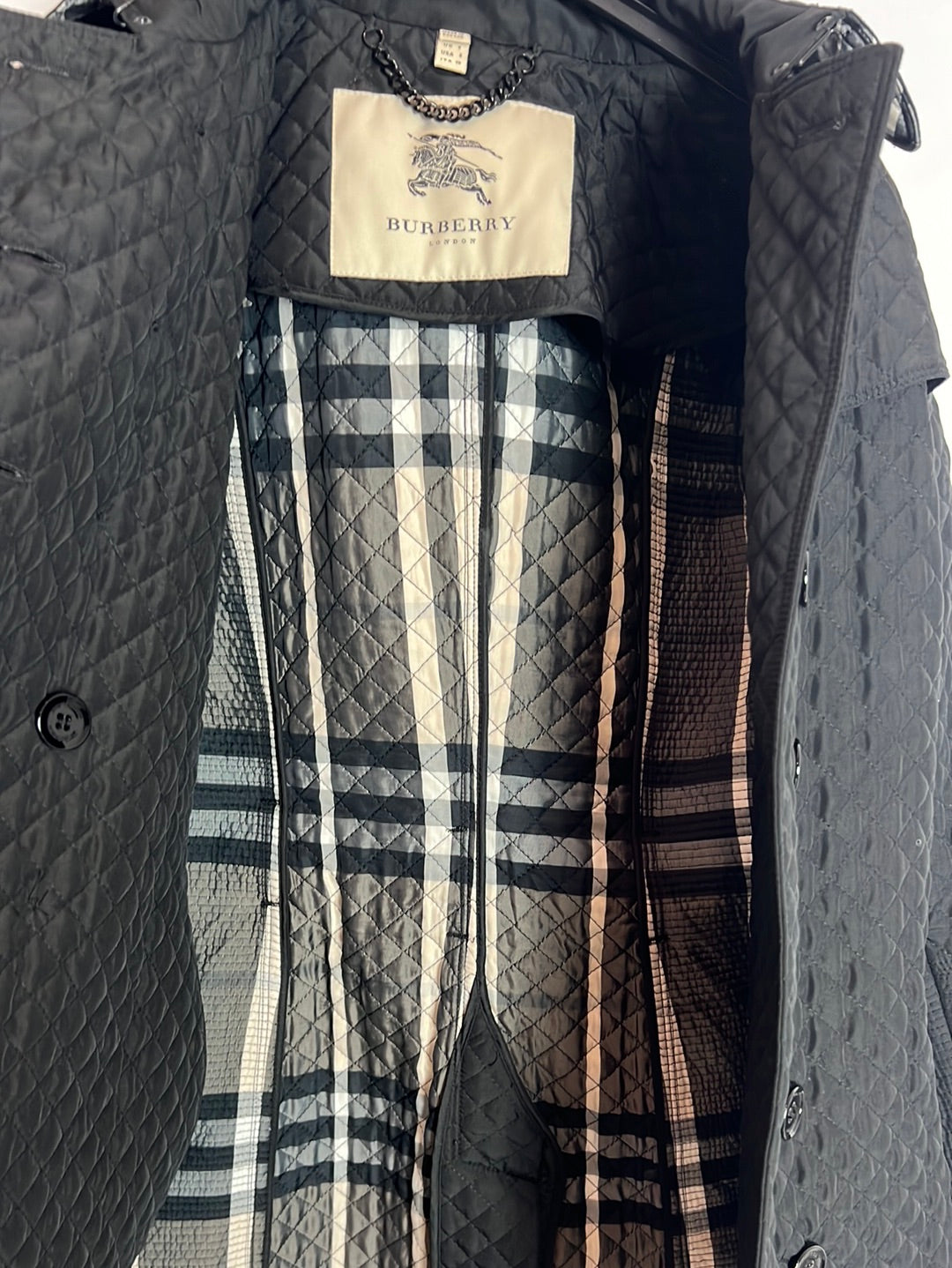 BURBERRY. Gabardina guateada negra. T 36