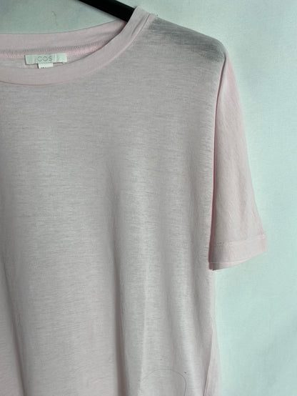COS. Camiseta rosa claro textura. T S