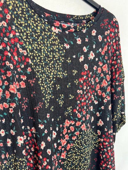 LEFTIES. Camiseta negra flores T.L