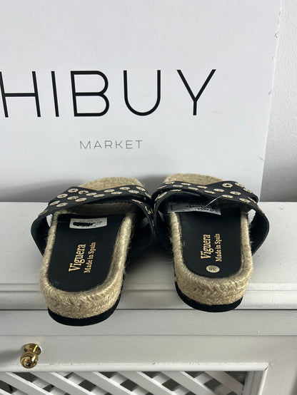 VIGUERA. Alpargata negra tachuelas .38