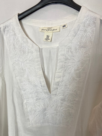 H&M. Vestido corto blanco bordado T. 46