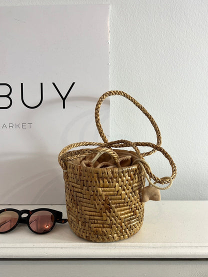 OTRAS. Bolso pequeño mimbre