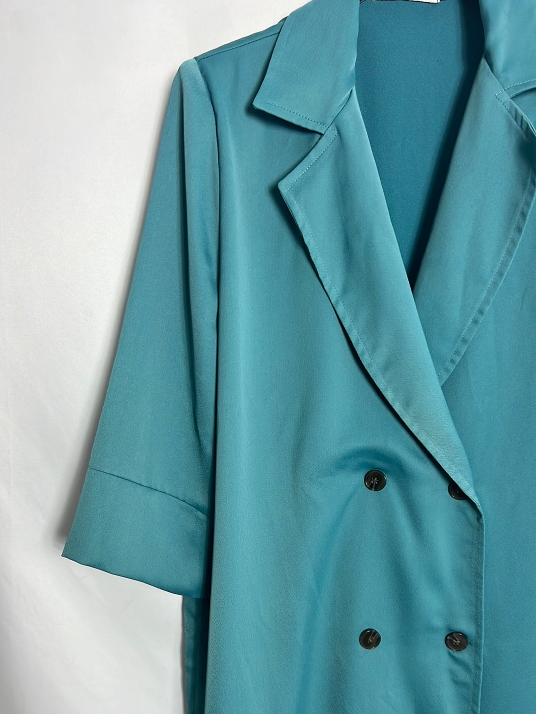 MARIA VALDES. Chaqueta larga fluida satinada. T M