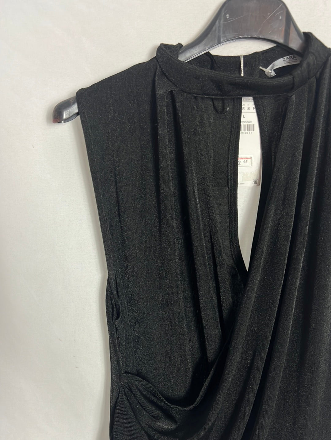 ZARA. Top negro fluido aperturas. T S