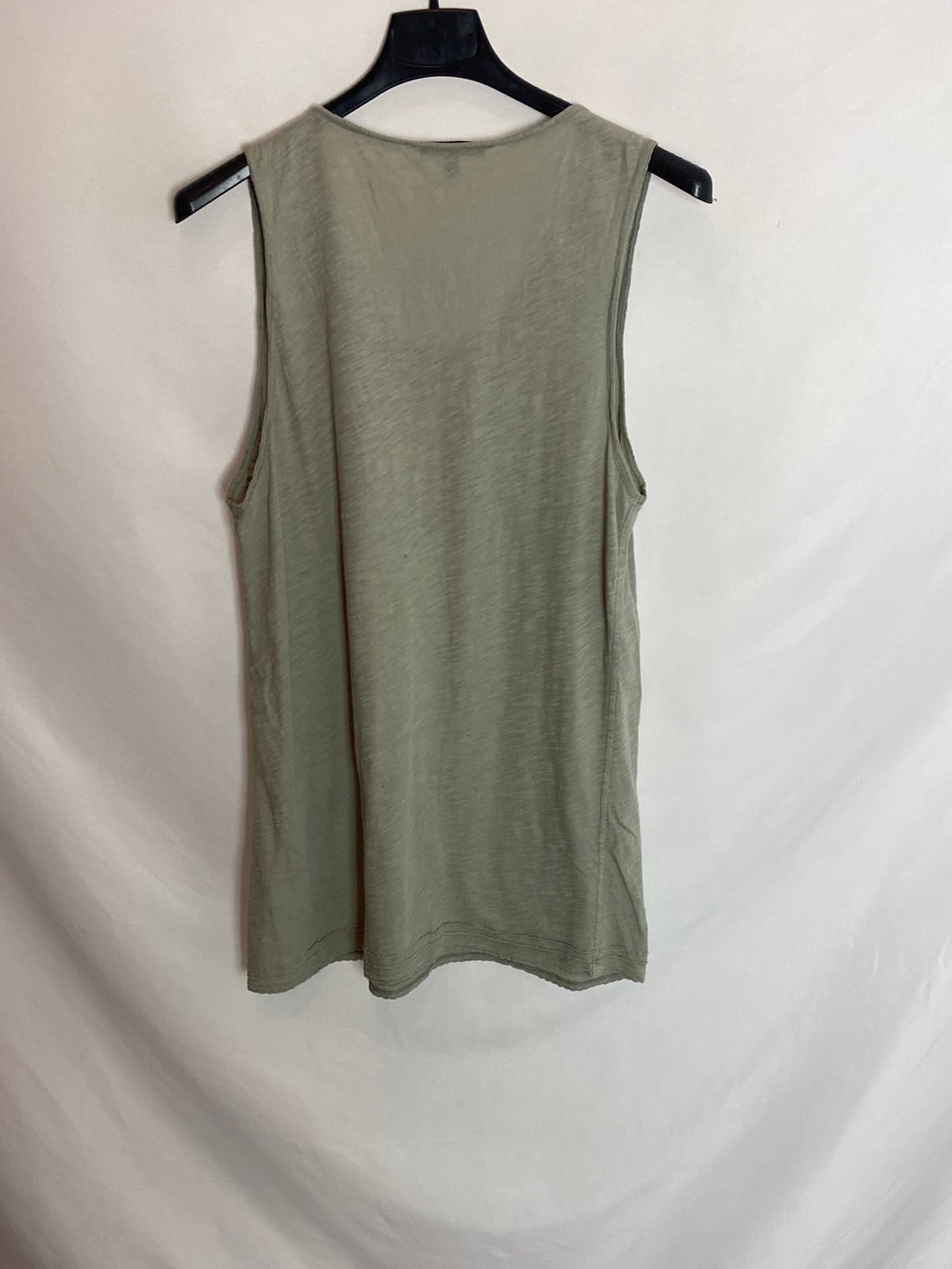 MASSSIMO DUTTI. Camiseta verde botones. T.L