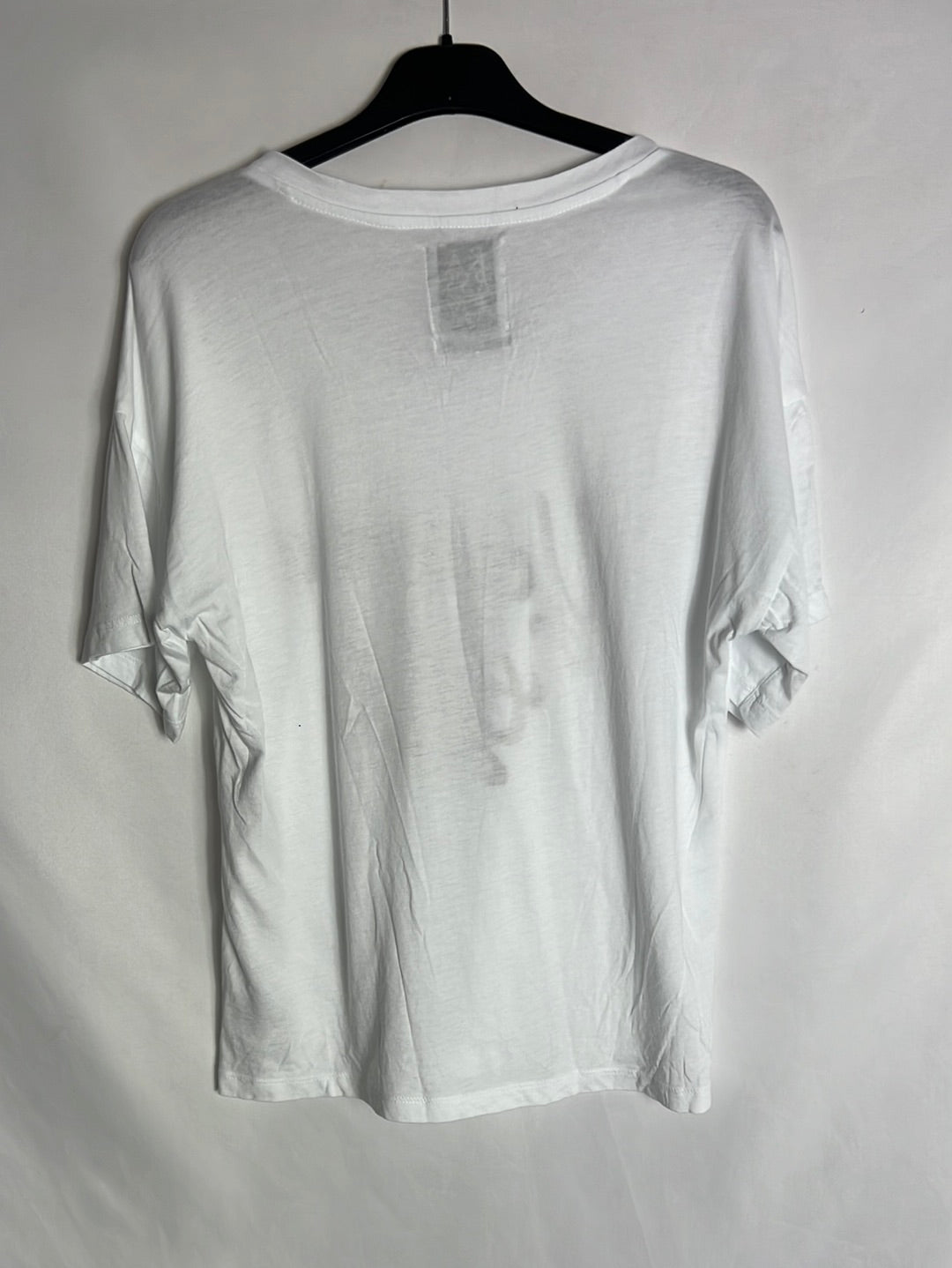 ZOE KARSSEN. White T-shirt with gold lettering. TS