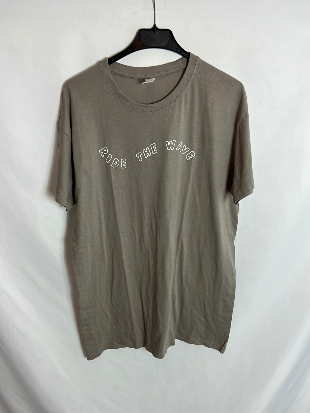 OTHERS. Beige T-shirt with letters Tl
