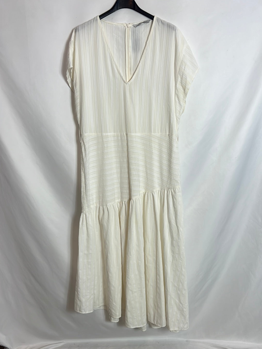 ZARA. Textured beige midi dress. T.L.