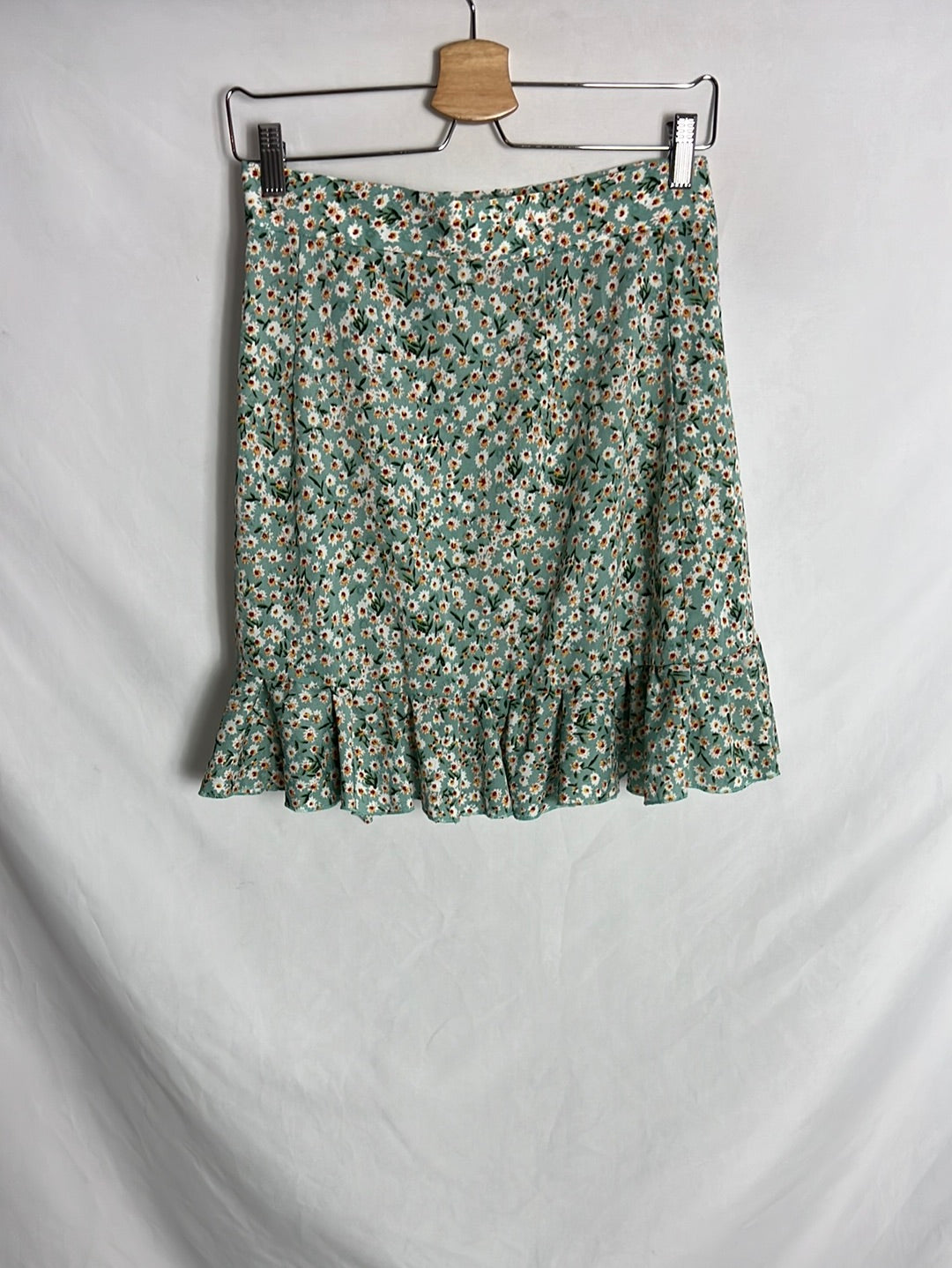 SHEIN. Falda corta cruzada flores. T S