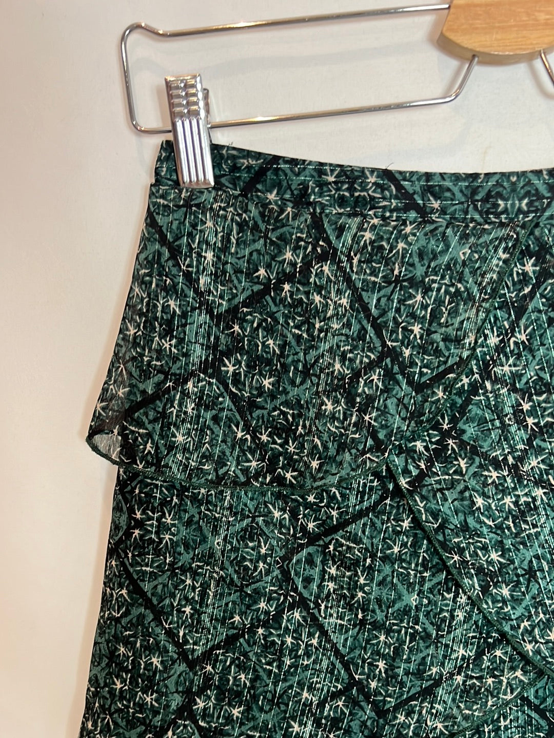 VILA. Short green chiffon skirt. XS