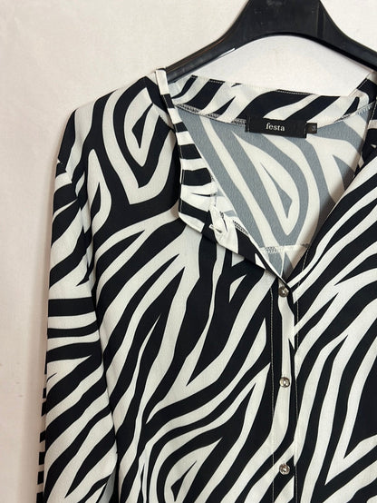 FESTA. Banks and black printed blouse. T 54 (XL)