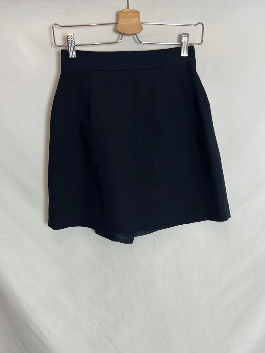 ZARA. Falda corta azul botones. T S