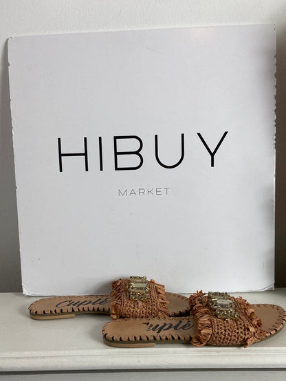 CUPLÉ. Sandalias beige detalle pedrería T.38