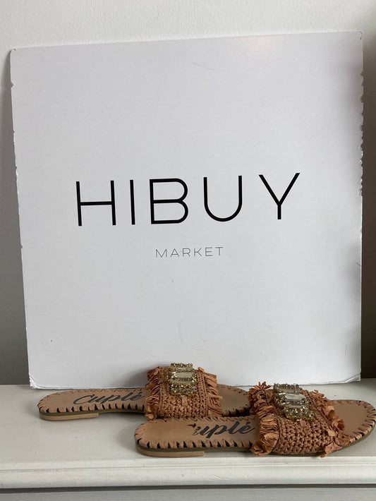 CUPLÉ. Sandalias beige detalle pedrería T.38