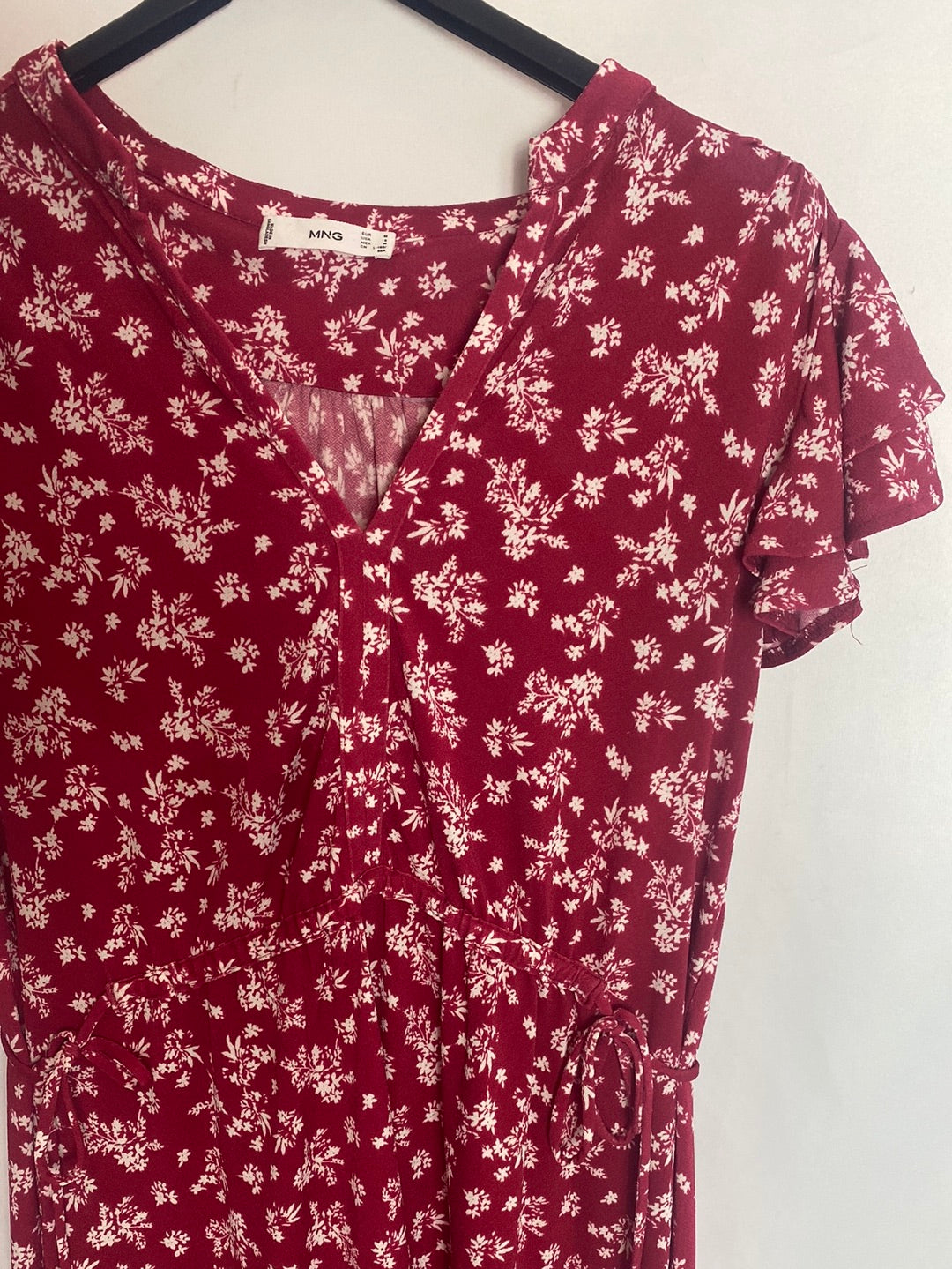 MANGO. Short-sleeved floral dress with flowers.