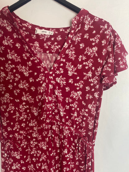 MANGO. Short-sleeved floral dress with flowers.